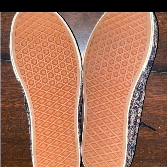 Vans NWTS ~
AUTHENTIC
MoMA BY JACKSON POLLACK!
OUT
OF STOCKIE ONE - Picture 6 of 9